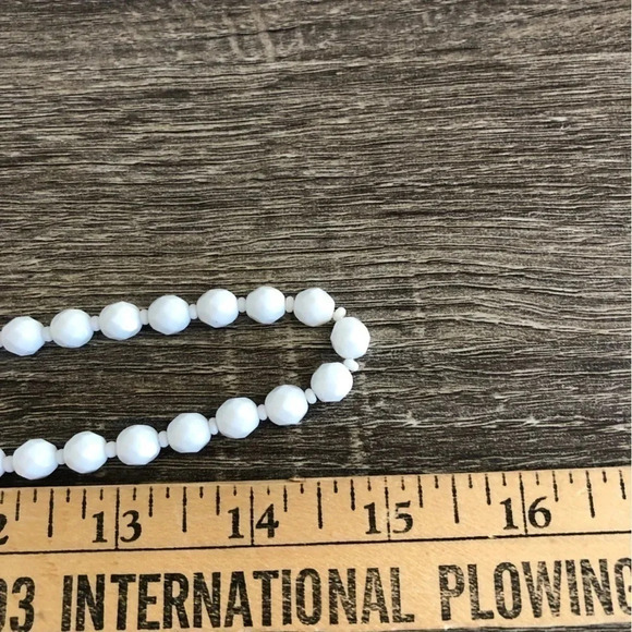 Vtg Faceted Milk Glass Beaded  Necklace - Picture 4 of 5